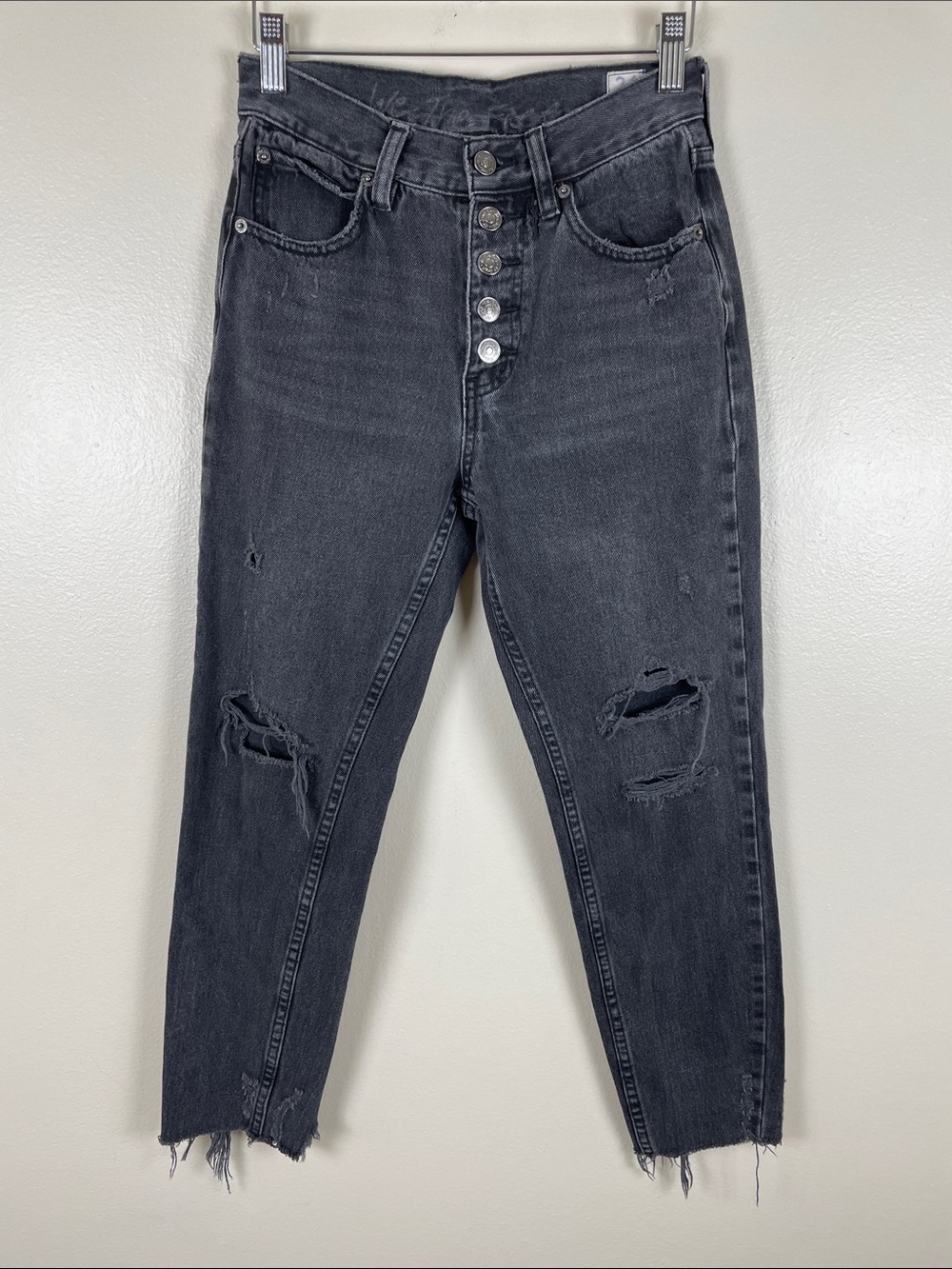 Free People Washed Black Distressed Ankle Jeans. Size 24